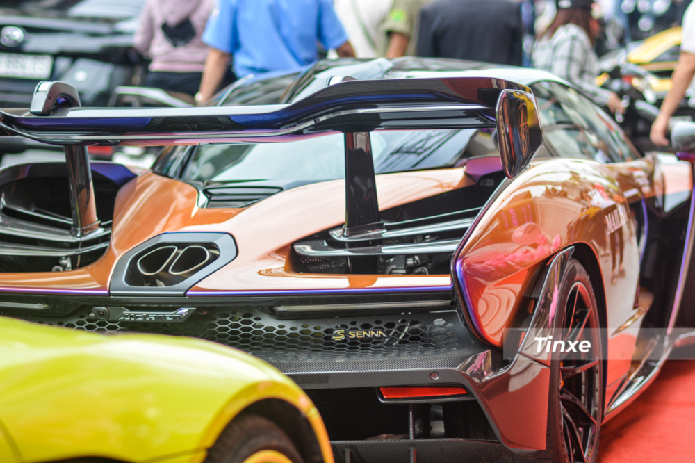 Màu sơn tắc kè của McLaren Senna độc nhất Việt Nam đổi màu theo góc nhìn nhưng màu sắc không rõ ràng