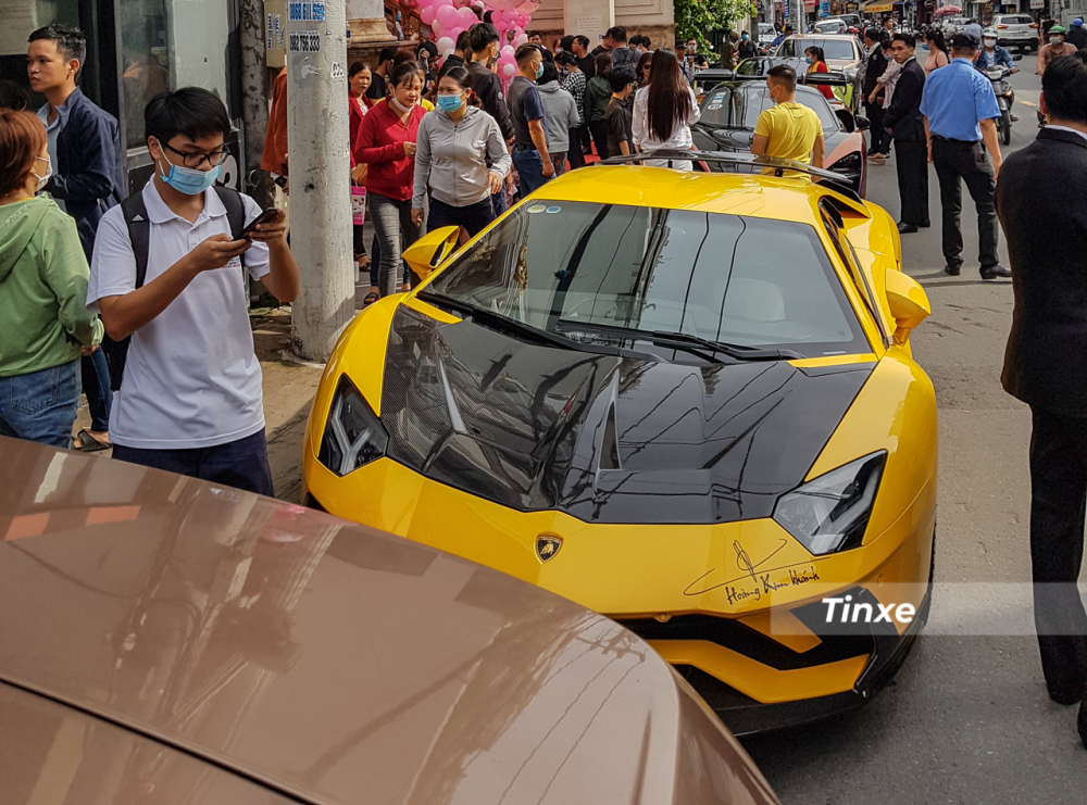 Trước khi McLaren Senna xuất hiện, Lamborghini Aventador S l&agrave; si&ecirc;u xe đắt nhất v&agrave; hay được doanh nh&acirc;n quận 12 cầm l&aacute;i