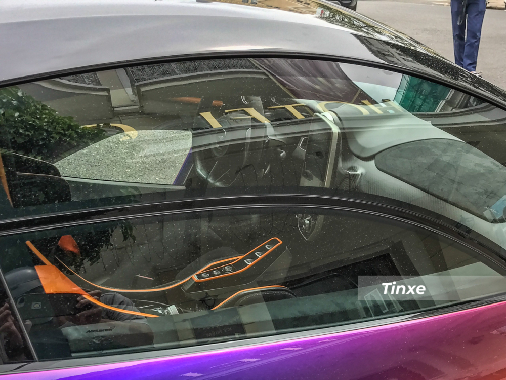 Giá xe McLaren Senna ở nước ngoài vào khoảng 1 triệu đô la, tương đương 23,2 tỷ đồng nhưng với những tuỳ chọn thêm, chiếc McLaren Senna của doanh nhân quận 12 được cho có giá bán khoảng 1,7 triệu đô la tại nước ngoài.