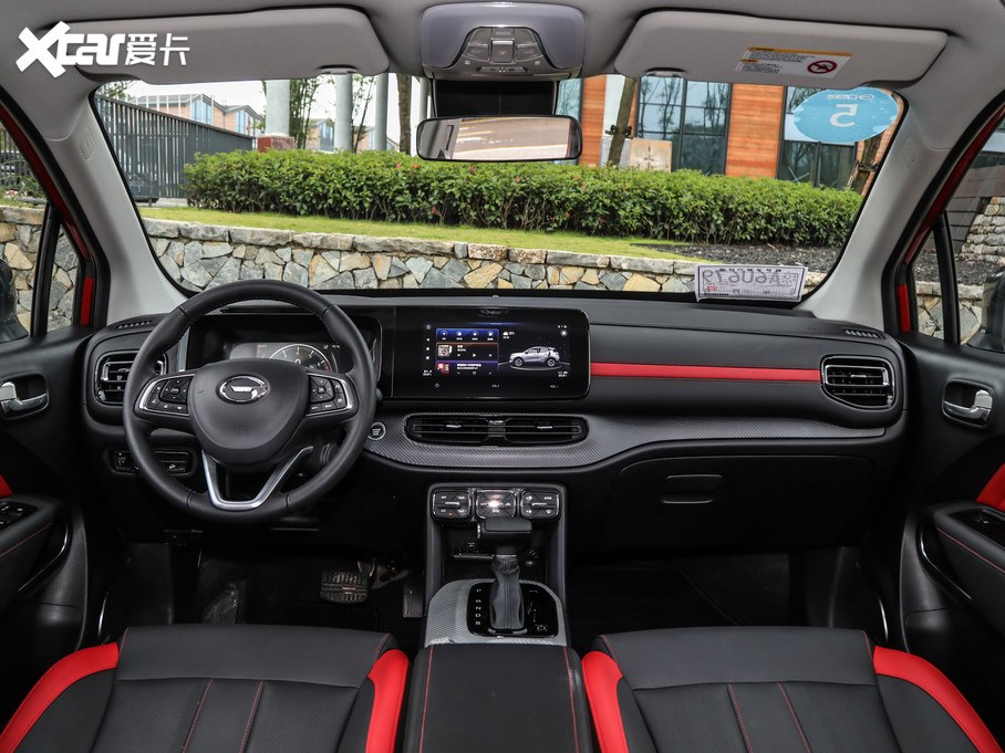 Bố cục nội thất của Trumpchi GS3 có chút cá tính với những chi tiết trang trí màu đỏ
