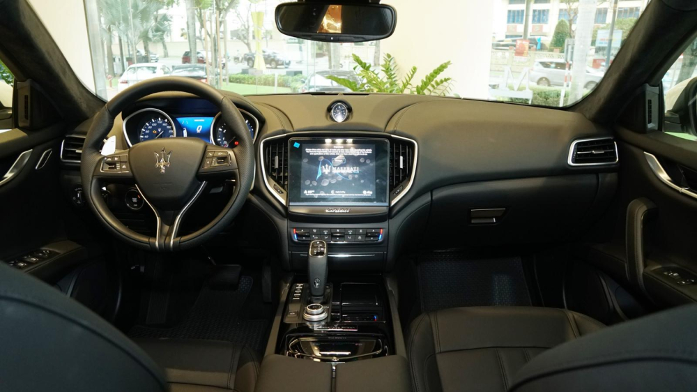 Nội thất Maserati Ghibli Scatenato đầu ti&ecirc;n về Việt Nam