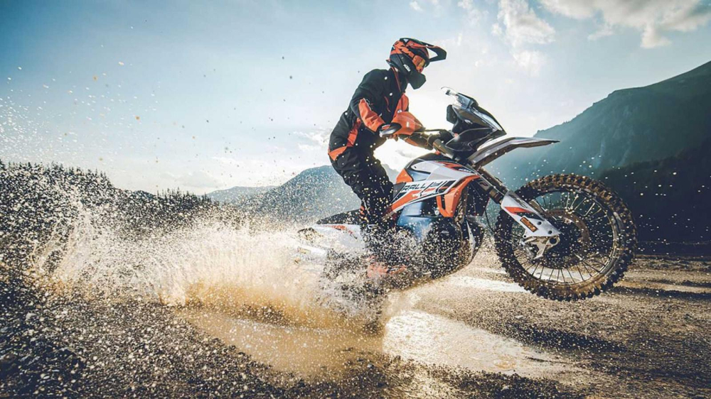 Động cơ LC8 trên KTM 890 Adventure R đã được hiệu chỉnh lại