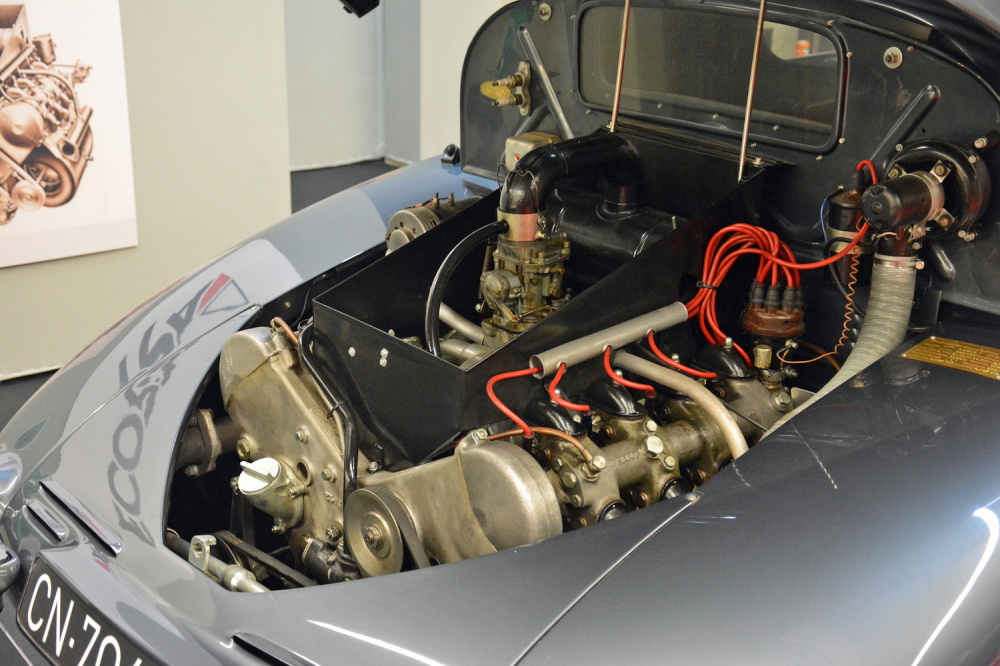 Động cơ Tatra V8 c&oacute; buồng đốt h&igrave;nh b&aacute;n cầu