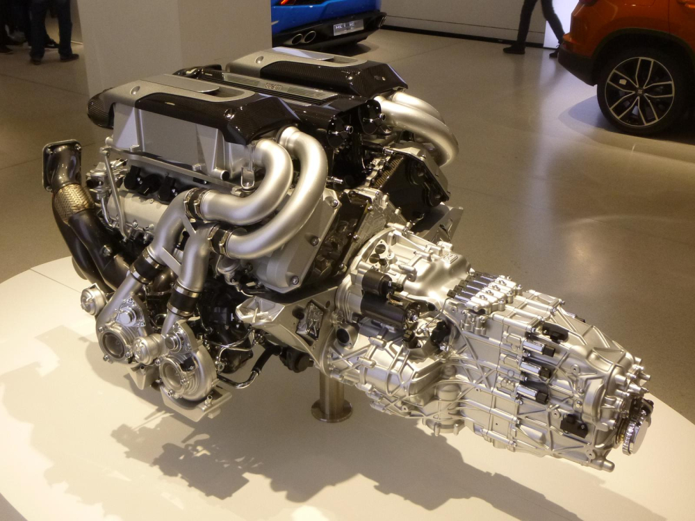 Khối động cơ W16 8.0L tr&ecirc;n si&ecirc;u xe Bugatti Chiron