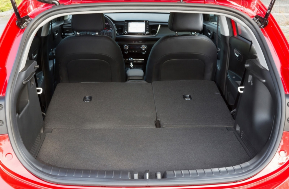 Xe hatchback c&oacute; khoang h&agrave;nh l&yacute; rộng r&atilde;i, ph&ugrave; hợp với gia đ&igrave;nh.