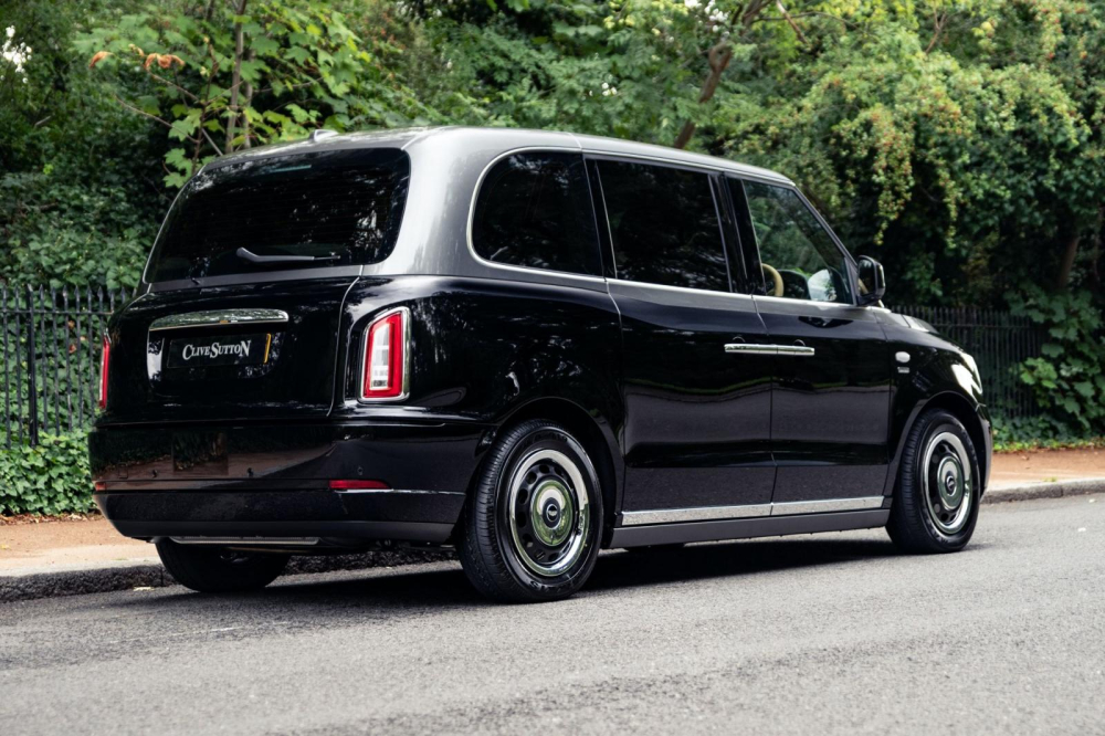 Phía sau của Sutton VIP Class LEVC