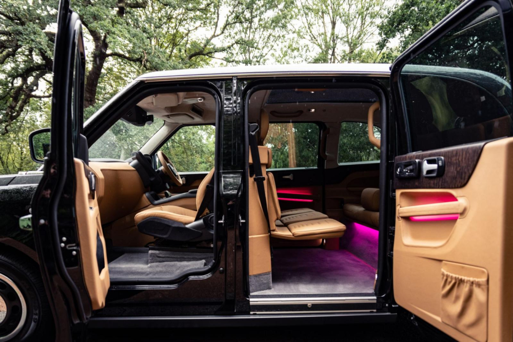 Hệ thống cửa của Sutton VIP Class LEVC