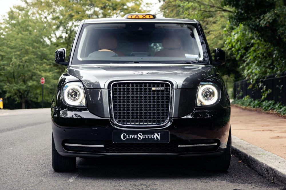 Trực diện đầu xe Sutton VIP Class LEVC