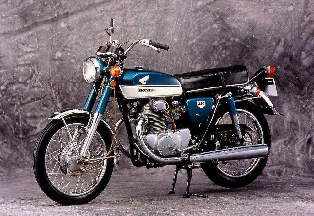 Honda CB350 đầu tiên ra mắt vào năm 1968 với động cơ 2 xy-lanh