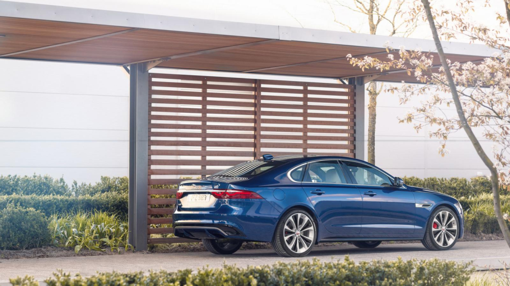 Ở châu Âu, Jaguar XF 2021 còn có phiên bản mild hybrid dùng động cơ diesel Ở châu Âu, Jaguar XF 2021 còn có phiên bản mild hybrid dùng động cơ diesel