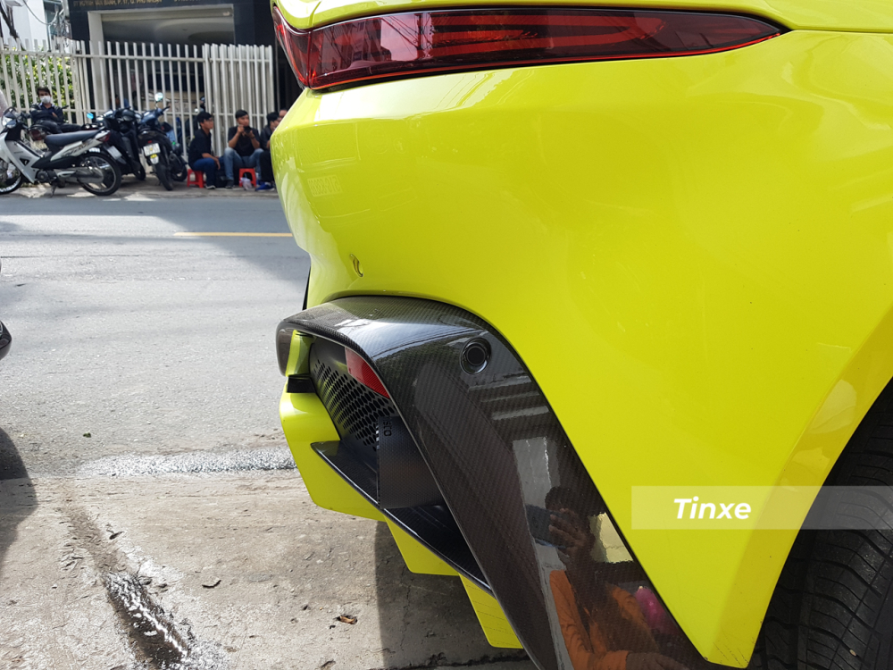 Bộ body kit AMR giúp Aston Martin V8 Vantage có lực ép xuống mặt đường tốt hơn