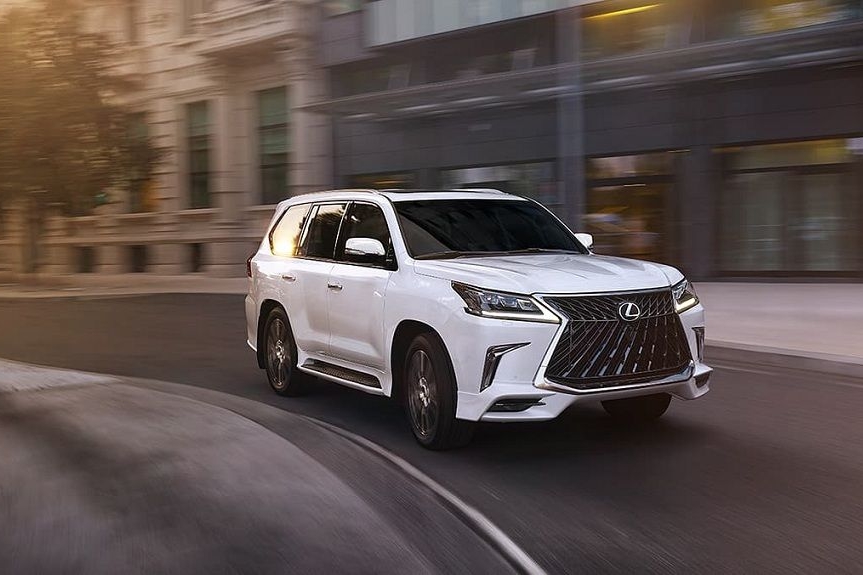 Lexus LX570 nằm trong phân khúc xe SUV hạng sang cỡ lớn. Lexus LX570 nằm trong phân khúc xe SUV hạng sang cỡ lớn.
