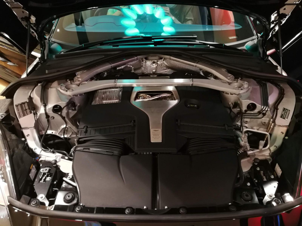 Động cơ V8 của Aston Martin DBX