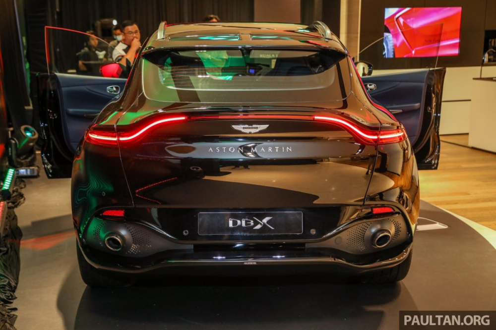 Thiết kế đuôi xe rất đẹp mắt của Aston Martin DBX
