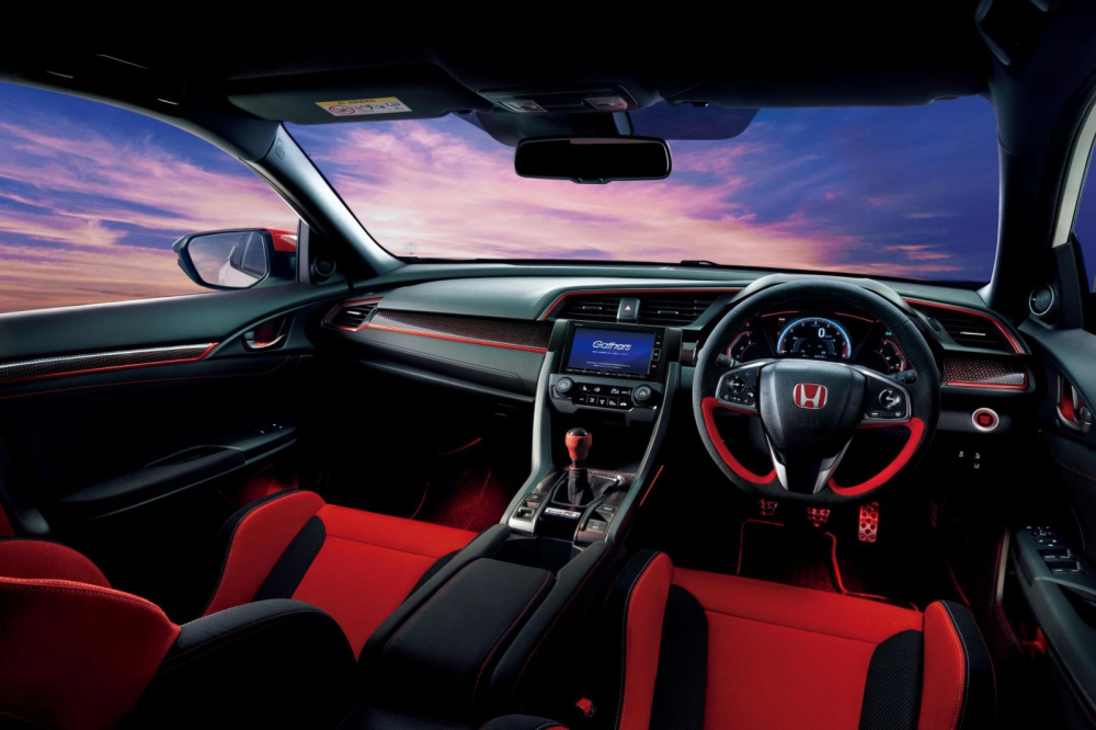 Nội thất b&ecirc;n trong Honda Civic Type R 2021 với phụ kiện ch&iacute;nh h&atilde;ng
