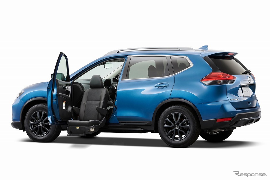 Ghế phụ lái của Nissan X-Trail Leather Edition 2020 có thể trượt ra ngoài cửa để tiện cho người khuyết tật