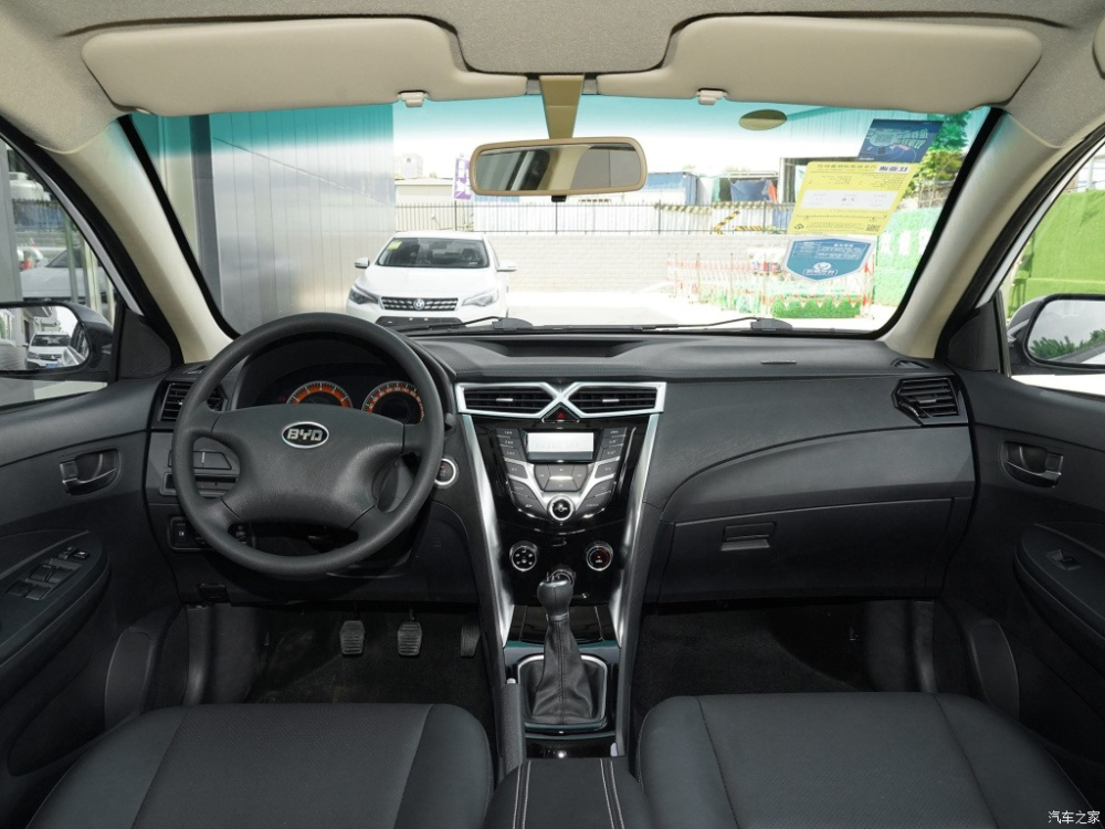 Tổng quan nội thất&nbsp;của BYD F3 tr&ocirc;ng rất ngh&egrave;o n&agrave;n