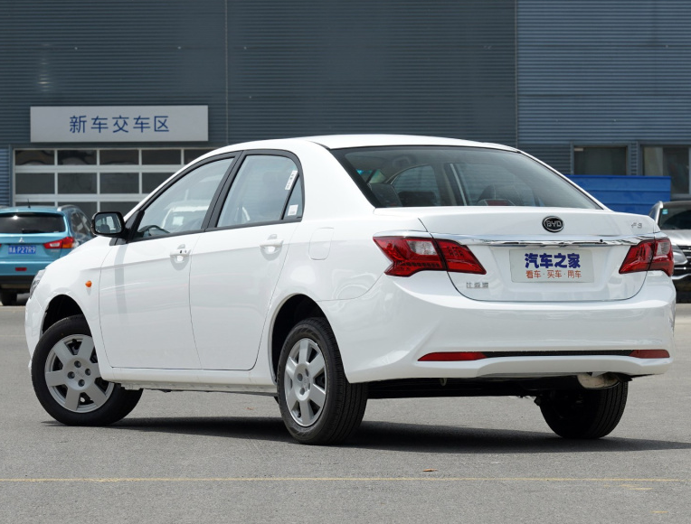 Ph&iacute;a sau của BYD F3 cũng kh&ocirc;ng c&oacute; g&igrave; đặc sắc