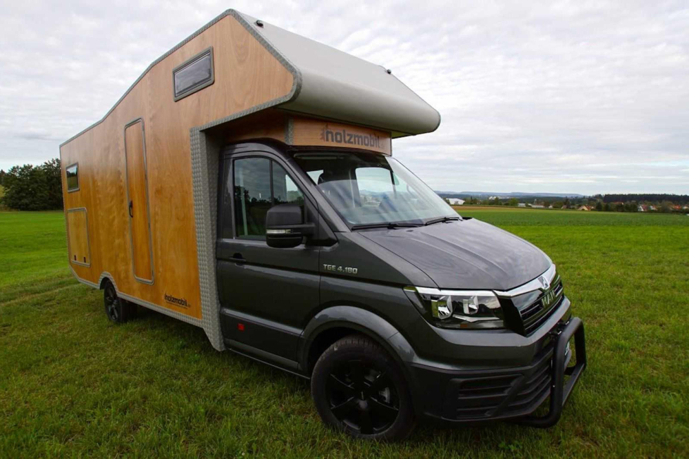 Ph&iacute;a trước của xe van cắm trại&nbsp;Holzmobil
