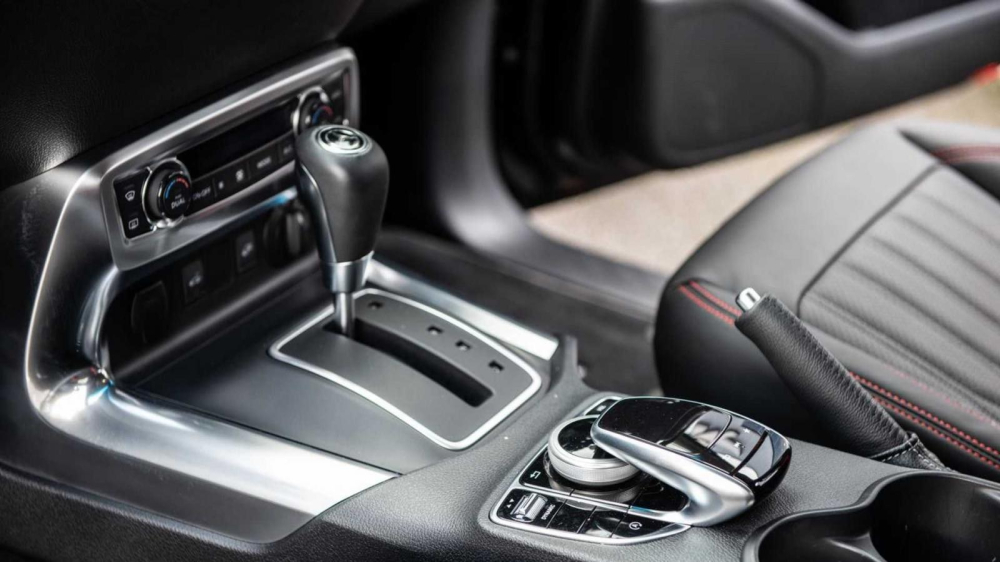 Cụm điều khiển chính của xe