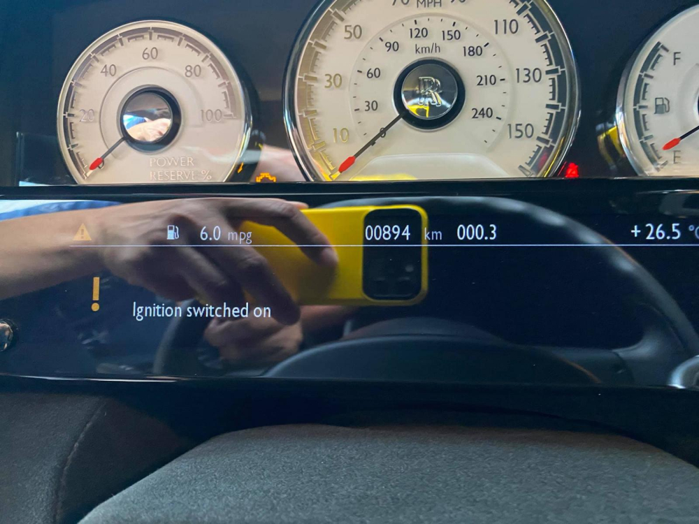 Chiếc Coupe si&ecirc;u sang n&agrave;y lăn b&aacute;nh chưa qu&aacute; 900 km