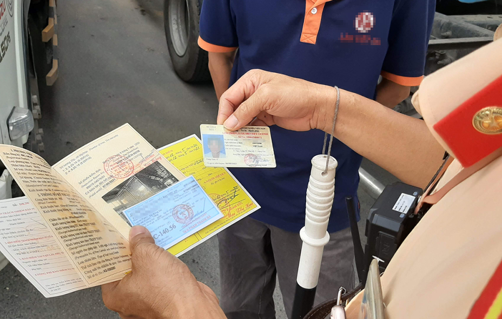 Lỗi không sang tên đổi chủ ô tô theo Nghị định 100, áp dụng năm 2020 tăng gấp đôi so với trước đây. Lỗi không sang tên đổi chủ ô tô theo Nghị định 100, áp dụng năm 2020 tăng gấp đôi so với trước đây.