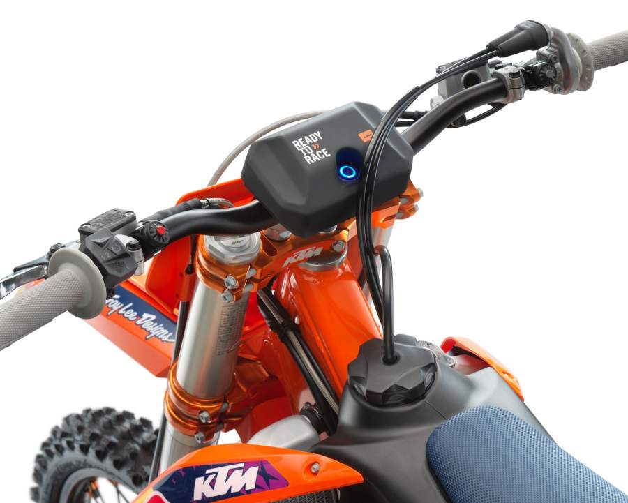 KTM 250 SX-F Troy Lee Design 2021 được trang bị khả năng kết nối với điện thoại thông minh KTM 250 SX-F Troy Lee Design 2021 được trang bị khả năng kết nối với điện thoại thông minh