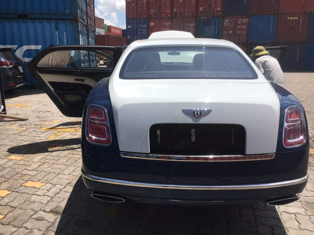 Những h&igrave;nh ảnh khui c&ocirc;ng h&agrave;ng hiếm Bentley Mulsanne EWB mới về Việt Nam