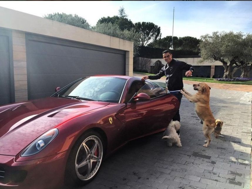 Cristiano Ronaldo từng sở hữu 1 cặp Ferrari 599 l&agrave; bản ti&ecirc;u chuẩn v&agrave; Ferrari 599 GTO