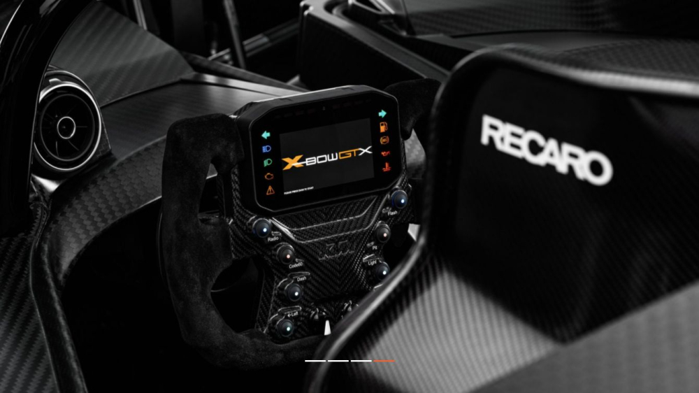 Khoang lái của KTM X-Bow GTX Khoang lái của KTM X-Bow GTX