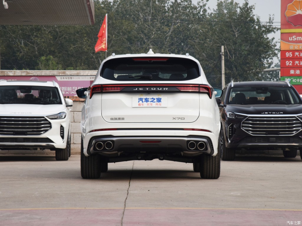 Nh&igrave;n thẳng đu&ocirc;i xe Jetour X70 Plus