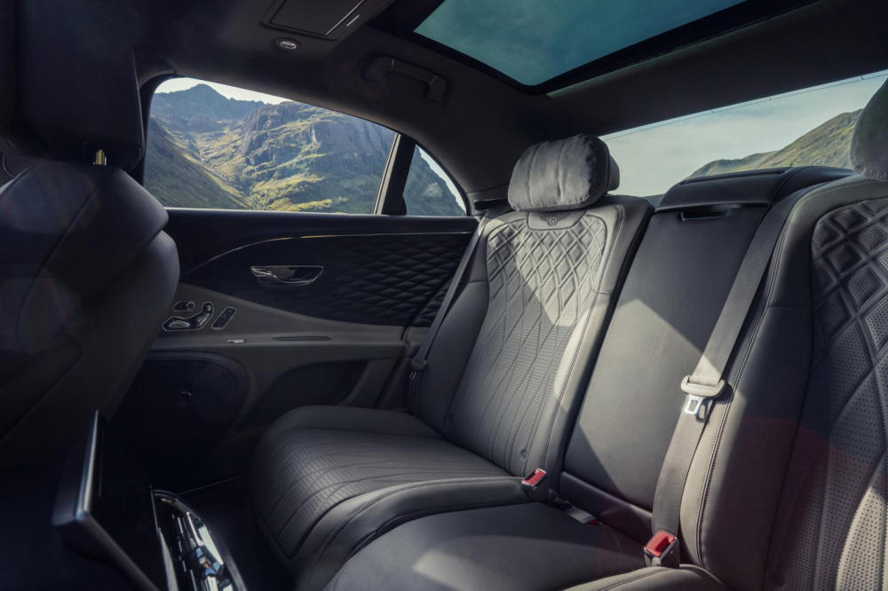 Bentley Flying Spur V8 2021 có cả phiên bản 5 chỗ và 4 chỗ Bentley Flying Spur V8 2021 có cả phiên bản 5 chỗ và 4 chỗ