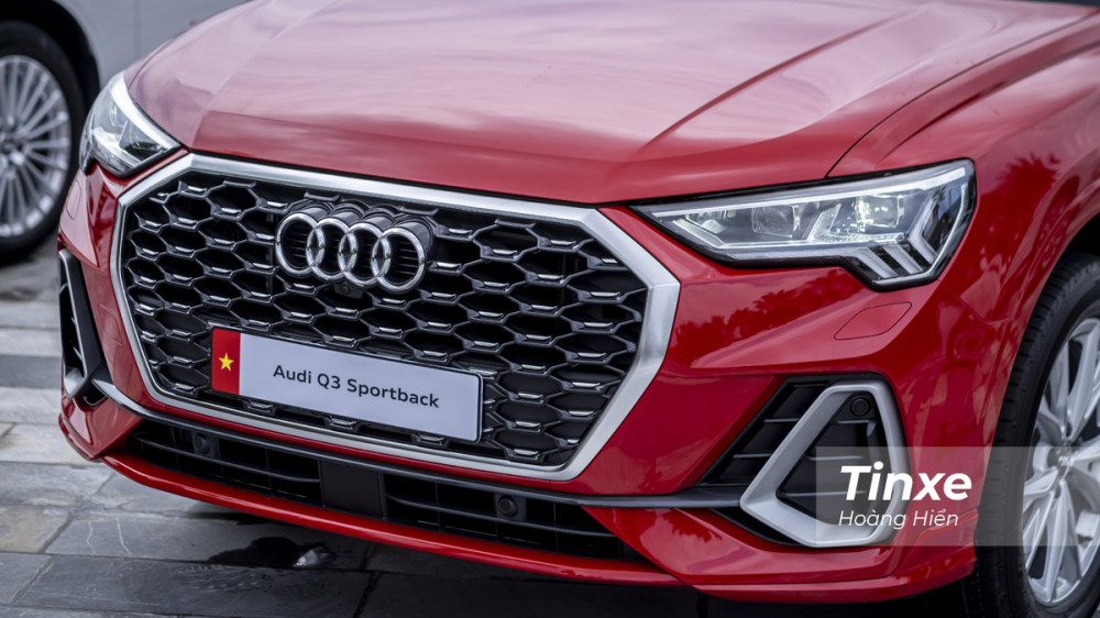 Điểm đặc biệt của Audi Q3 Sportback ch&iacute;nh l&agrave; ở việc mẫu xe n&agrave;y được trang bị hệ thống LED matrix ti&ecirc;u chuẩn
