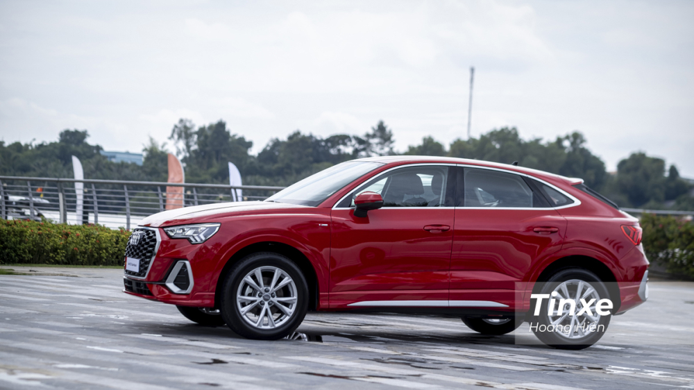 Audi Q3 Sportback vẫn giữ nguy&ecirc;n c&aacute;c th&ocirc;ng số về k&iacute;ch thước DxRC kh&aacute; tương đồng với người anh em Audi Q3