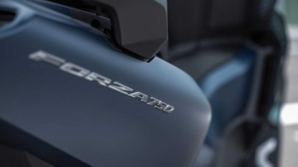 Đuôi xe Honda Forza 750