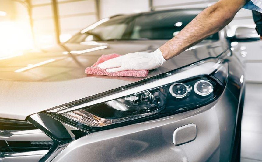 Việc kiểm tra, đ&aacute;nh gi&aacute; sơn xe v&agrave; mức độ hư hại sẽ gi&uacute;p đưa ra phương ph&aacute;p xử l&yacute; ph&ugrave; hợp. 