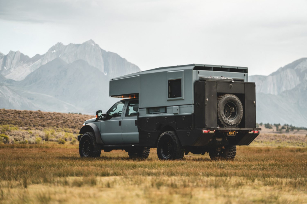 Phía sau của chiếc Ford F-550 Phía sau của chiếc Ford F-550 Adrift
