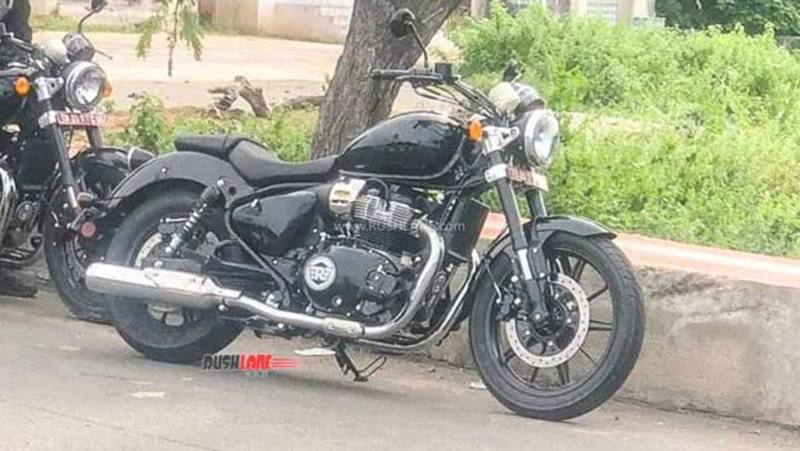 Hình ảnh thực tế được chụp trên đường phố Ấn Độ của Royal Enfield 650 Cruiser