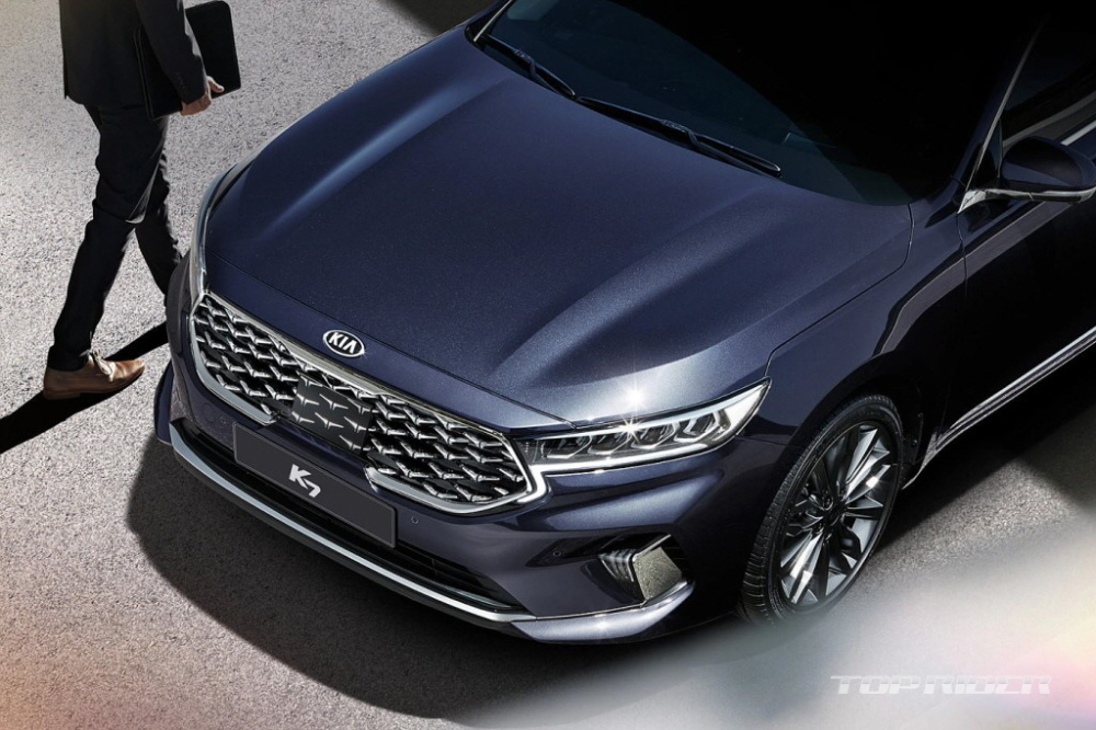 Xe được bổ sung mắt lưới tản nhiệt hình đôi cánh của máy bay Xe được bổ sung mắt lưới tản nhiệt hình đôi cánh của máy bay