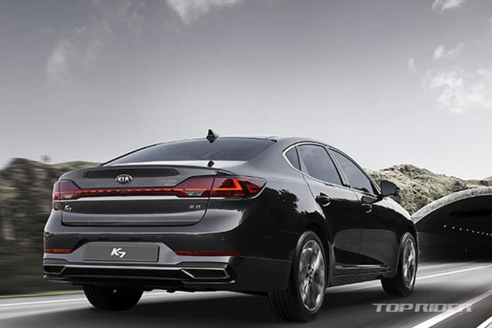 Thiết kế đằng sau và bên sườn của Kia K7 mới không có gì khác biệt so với bản cũ Thiết kế đằng sau và bên sườn của Kia K7 mới không có gì khác biệt so với bản cũ