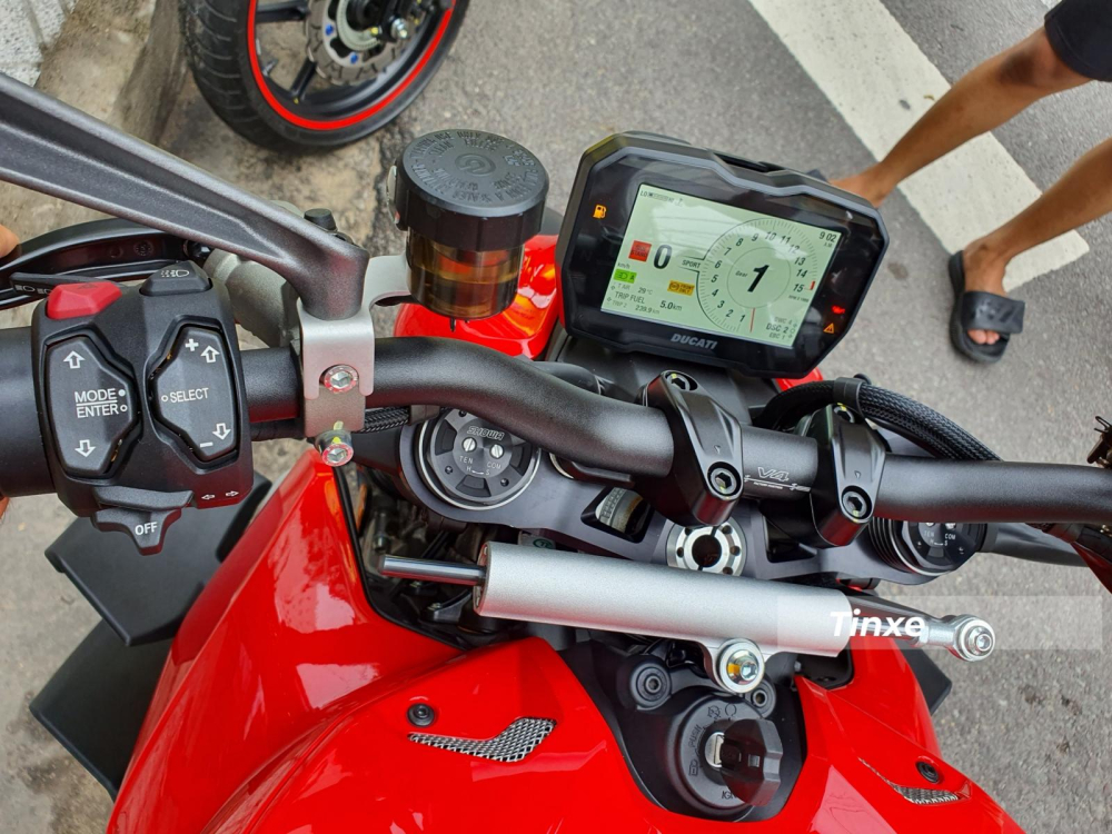 Bảng đồng hồ trên Ducati Streetfighter V4 2020 Bảng đồng hồ trên Ducati Streetfighter V4 2020