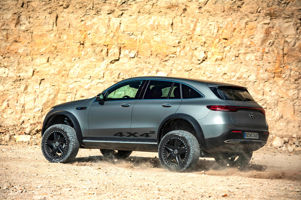 EQC 4x4² có vòm bánh xe, khoảng sáng gầm nâng cao để cải thiện khả năng off-road EQC 4x4² có vòm bánh xe, khoảng sáng gầm nâng cao để cải thiện khả năng off-road