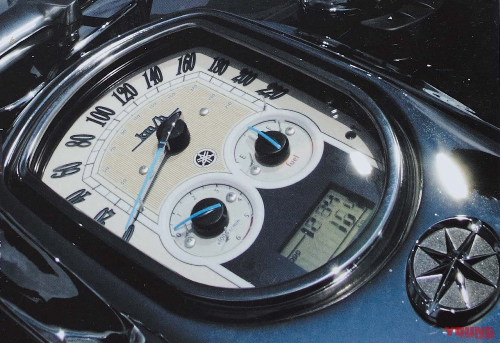 Bộ đồng hồ sang chảnh trên Yamaha Roadliner Bộ đồng hồ sang chảnh trên Yamaha Roadliner