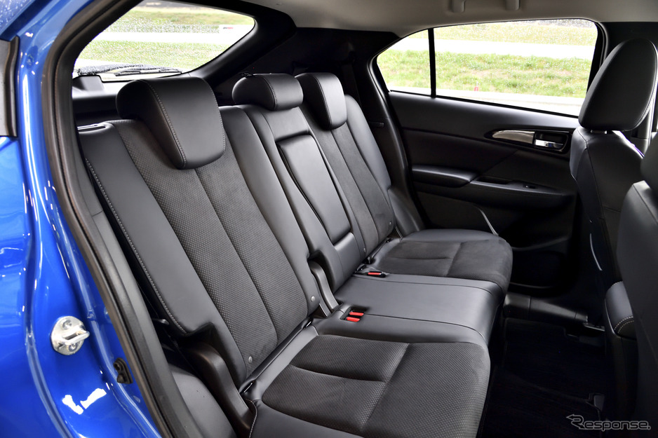 Hàng ghế sau của Mitsubishi Eclipse Cross 2021 Hàng ghế sau của Mitsubishi Eclipse Cross 2021