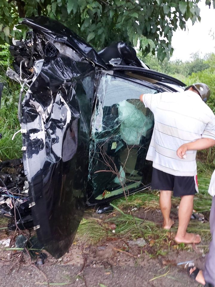 Túi khí bên trong chiếc Toyota đã bung ra Túi khí bên trong chiếc Toyota đã bung ra