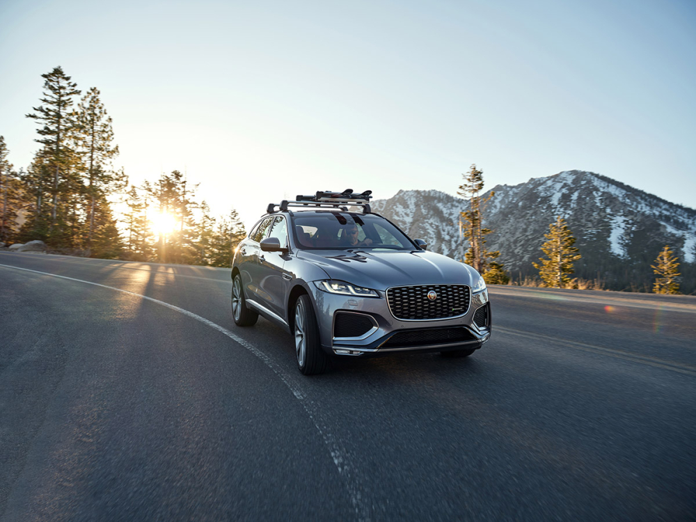 Jaguar F-Pace mới sẽ là một trong những mẫu xe đầu tiên được trang bị công nghệ Khử ồn mới.a Jaguar F-Pace mới sẽ là một trong những mẫu xe đầu tiên được trang bị công nghệ Khử ồn mới.a