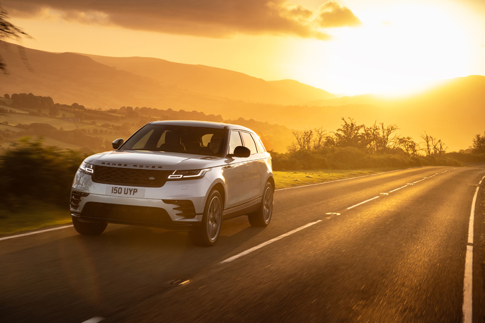 Range Rover Velar là mẫu xe đầu tiên của gia đình Range Rover được trang bị công nghệ Khử tiếng ồn chủ động mới. Range Rover Velar là mẫu xe đầu tiên của gia đình Range Rover được trang bị công nghệ Khử tiếng ồn chủ động mới.