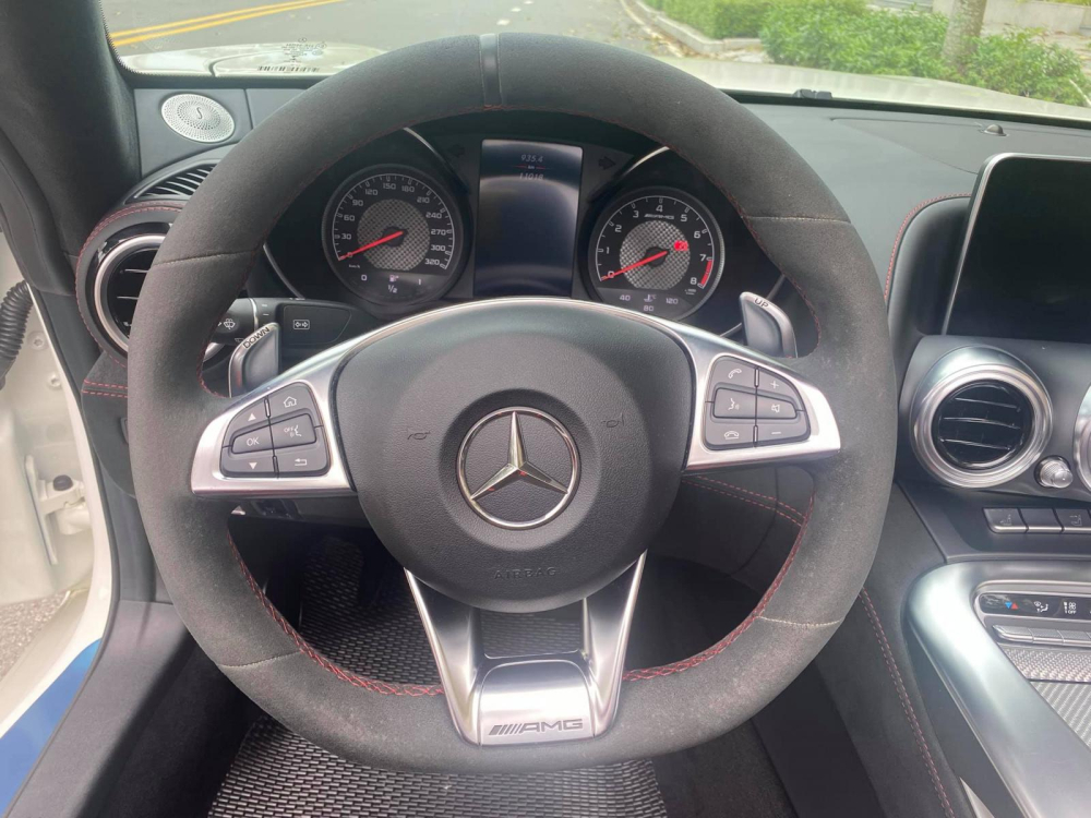 Xe c&oacute; tốc độ tối đa 301 km/h