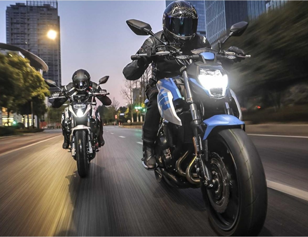 CFMoto 400NK là đối thủ cạnh tranh của Kawasaki Z400 và KTM 390 Duke