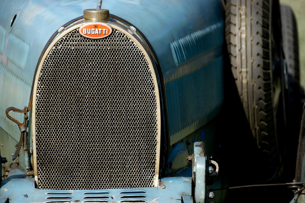 Nó xuất hiện lần đầu trên chiếc Bugatti Type 13